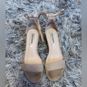 STEVE MADDEN girls dress sandal heels nude (size 3)